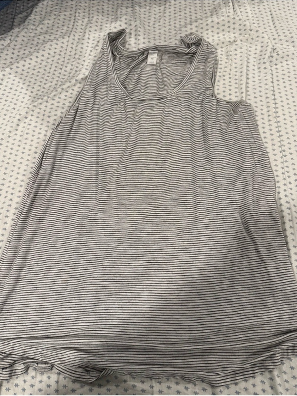 Old Navy Women's Gray & White Striped Scoop Neck Tank